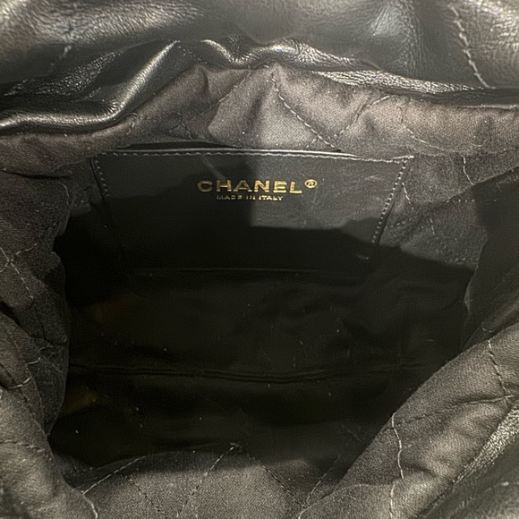 CHANEL 22 Mini Handbag Black - Picture 6 of 7